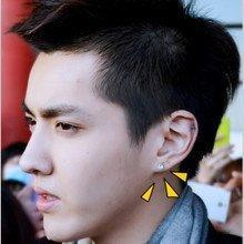 耳钉男明星,揭秘耳钉男明星的时尚风采